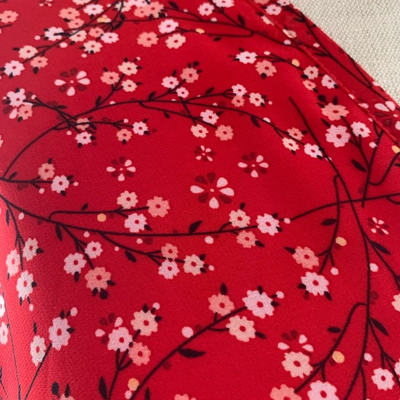 Max Studio Red Floral Short Dress with Long Sleeves - Picture 4 of 6